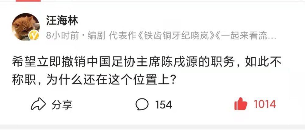 不过之后卡佩罗担任尤文主帅时执教过基耶利尼，卡佩罗接着说：“基耶利尼是个非凡的球员，多年来他一直在进步。